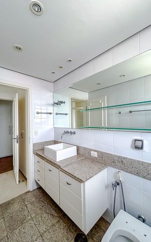 Apartamento à venda com 191m², 4 quartos e 3 vagasBanheiro da Suíte 2
