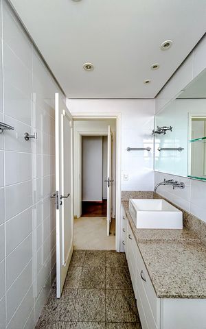 Apartamento à venda com 191m², 4 quartos e 3 vagasBanheiro da Suíte 2