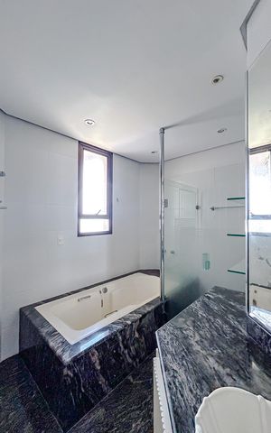 Apartamento à venda com 191m², 4 quartos e 3 vagasBanheiro da Suíte 1