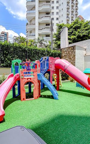 Apartamento à venda com 191m², 4 quartos e 3 vagasÁrea comum - Playground