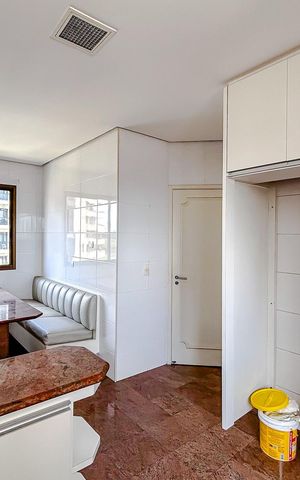 Apartamento à venda com 191m², 4 quartos e 3 vagasCozinha