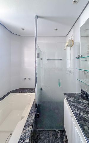 Apartamento à venda com 191m², 4 quartos e 3 vagasBanheiro da Suíte 1