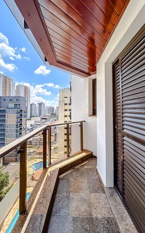 Apartamento à venda com 191m², 4 quartos e 3 vagasVaranda da Suíte 1