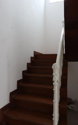 Casa à venda com 480m², 3 quartos e 4 vagasEscada