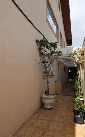 Casa à venda com 480m², 3 quartos e 4 vagasCorredor Lateral