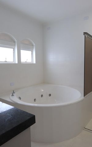 Casa à venda com 480m², 3 quartos e 4 vagasBanheiro da Suíte