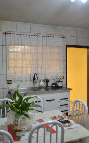 Casa à venda com 117m², 2 quartos e 2 vagasCozinha