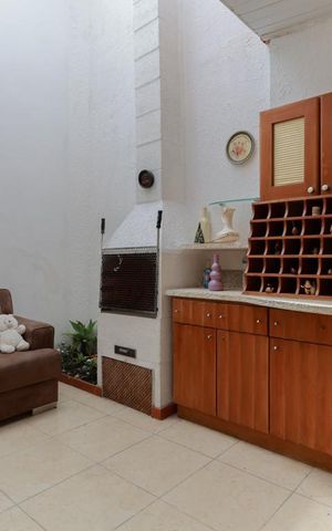 Casa à venda com 180m², 4 quartos e 1 vaga Casa à venda com 180m², 4 quartos e 1 vagaÁrea de lazer/Jardim de inverno