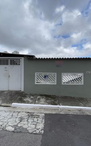 Casa à venda com 247m², 2 quartos e 1 vaga Casa à venda com 247m², 2 quartos e 1 vagaFachada+Placa
