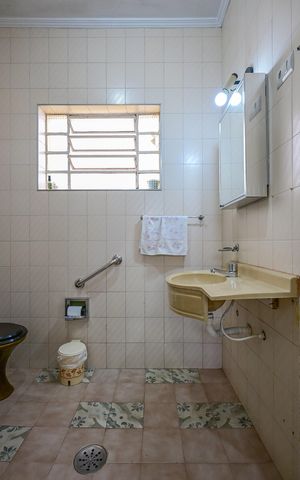 Casa à venda com 150m², 2 quartos e 2 vagasBanheiro