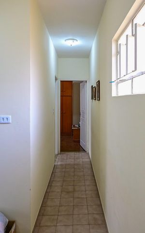 Casa à venda com 150m², 2 quartos e 2 vagasCorredor