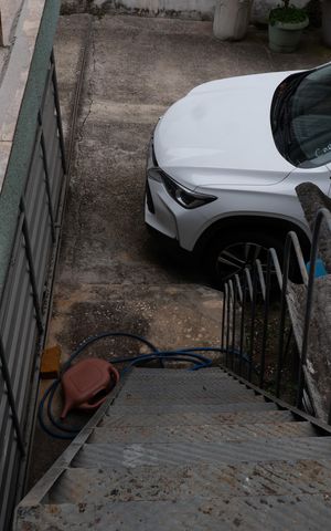 Casa para alugar com 500m², 2 quartos e 15 vagas Casa para alugar com 500m², 2 quartos e 15 vagasEscada para o quintal