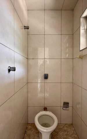 Casa para alugar com 120m², 2 quartos e sem vaga Casa para alugar com 120m², 2 quartos e sem vagaBanheiro de Serviço