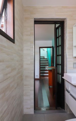 Casa à venda com 347m², 5 quartos e 3 vagas Casa à venda com 347m², 5 quartos e 3 vagasSuíte 2