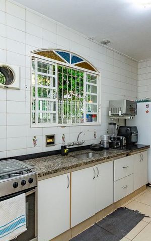 Casa à venda com 350m², 4 quartos e 8 vagas Casa à venda com 350m², 4 quartos e 8 vagasCozinha