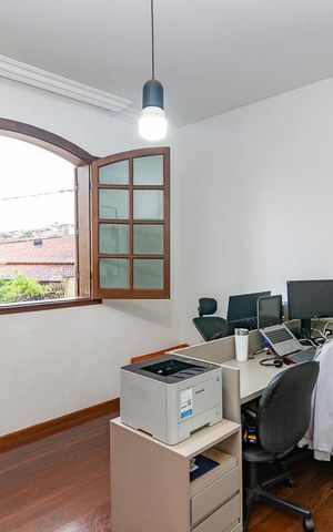 Casa à venda com 350m², 4 quartos e 8 vagas Casa à venda com 350m², 4 quartos e 8 vagasQuarto 4