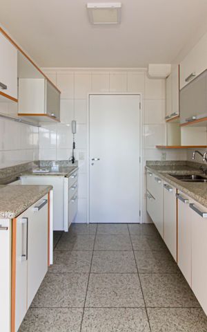 Apartamento à venda com 132m², 3 quartos e 2 vagas Apartamento à venda com 132m², 3 quartos e 2 vagasCozinha