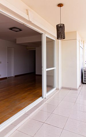 Apartamento à venda com 132m², 3 quartos e 2 vagas Apartamento à venda com 132m², 3 quartos e 2 vagasVaranda