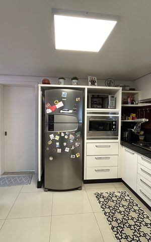 Casa à venda com 212m², 3 quartos e 4 vagas