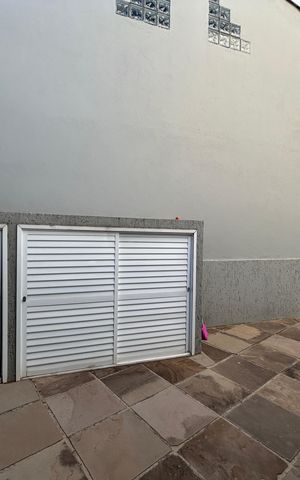 Casa à venda com 212m², 3 quartos e 4 vagas