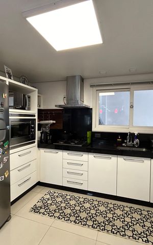 Casa à venda com 212m², 3 quartos e 4 vagas