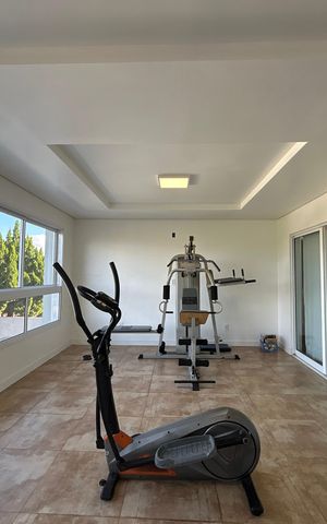 Casa à venda com 212m², 3 quartos e 4 vagas