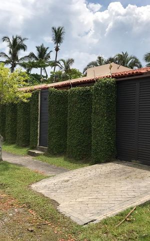 Casa para alugar com 240m², 3 quartos e 3 vagasFachada