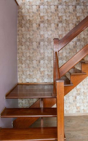 Casa à venda com 170m², 4 quartos e 1 vagaEscada