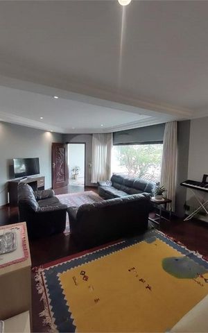 Casa à venda com 300m², 4 quartos e 5 vagas