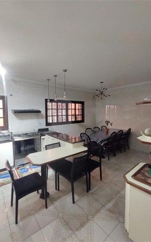 Casa à venda com 300m², 4 quartos e 5 vagas