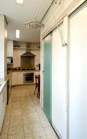Apartamento à venda com 218m², 3 quartos e 4 vagas Apartamento à venda com 218m², 3 quartos e 4 vagasÁrea de Serviço