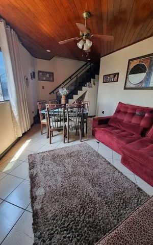 Casa à venda com 264m², 3 quartos e 2 vagas