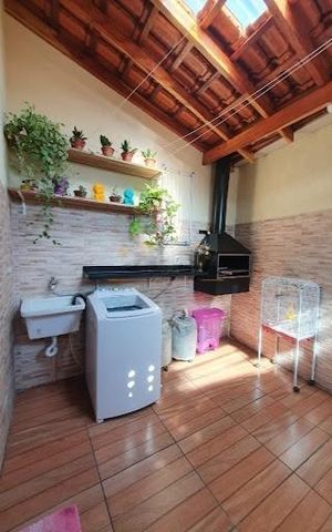 Casa à venda com 98m², 2 quartos e 1 vaga