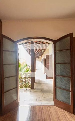Casa para alugar com 1100m², 6 quartos e 12 vagas