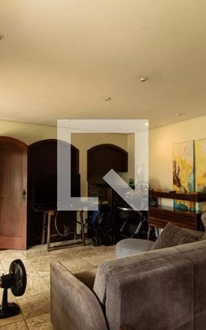 Casa para alugar com 1100m², 6 quartos e 12 vagas