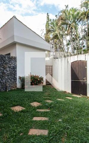 Casa para alugar com 1100m², 6 quartos e 12 vagas