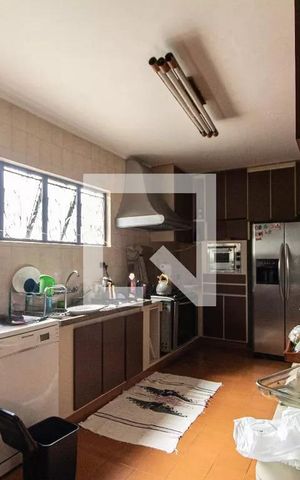 Casa para alugar com 1100m², 6 quartos e 12 vagas