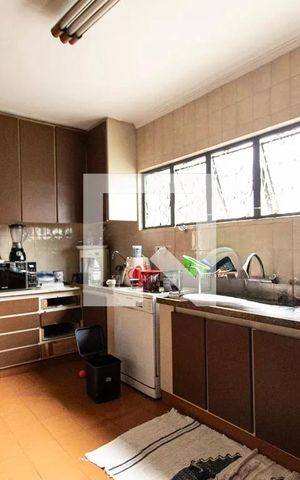 Casa para alugar com 1100m², 6 quartos e 12 vagas