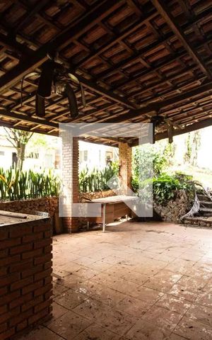 Casa para alugar com 1100m², 6 quartos e 12 vagas