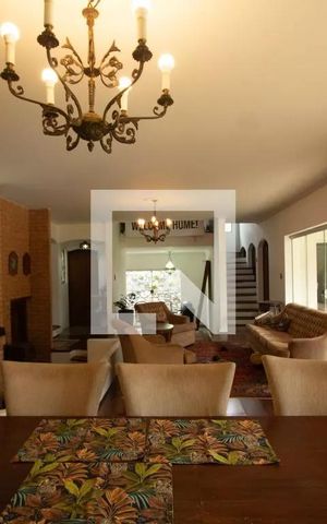 Casa para alugar com 1100m², 6 quartos e 12 vagas