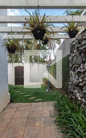 Casa para alugar com 1100m², 6 quartos e 12 vagas