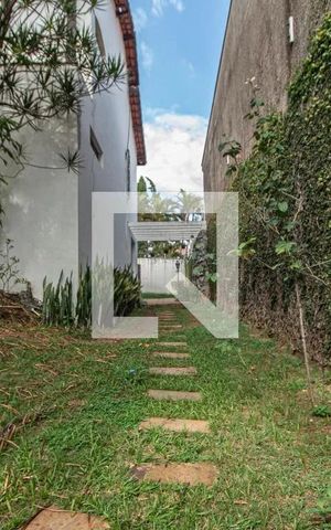 Casa para alugar com 1100m², 6 quartos e 12 vagas