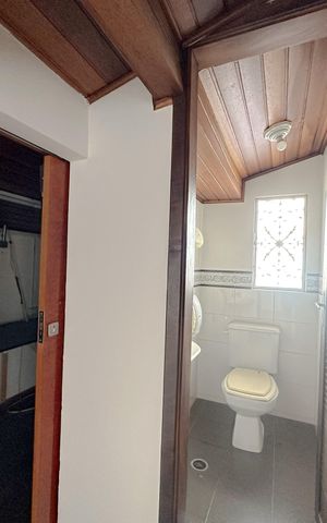 Casa para alugar com 300m², 5 quartos e 4 vagasBanheiro Sotão