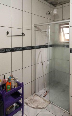Casa à venda com 110m², 3 quartos e 2 vagas Casa à venda com 110m², 3 quartos e 2 vagasBanheiro