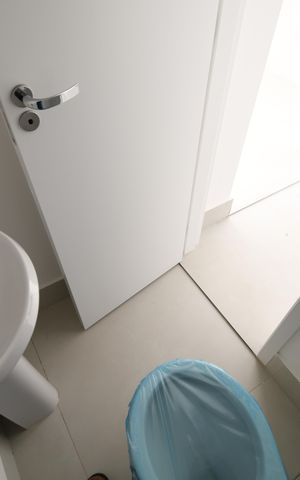 Casa de condomínio à venda com 155m², 3 quartos e 2 vagasBanheiro de serviço