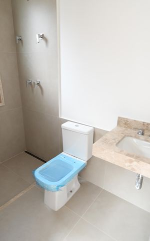 Casa de condomínio à venda com 155m², 3 quartos e 2 vagasBanheiro Suíte 1