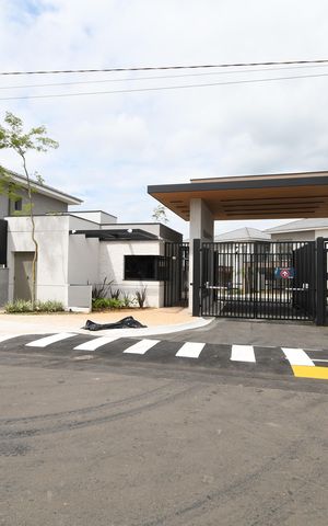 Casa de condomínio à venda com 155m², 3 quartos e 2 vagasFachado do condomínio