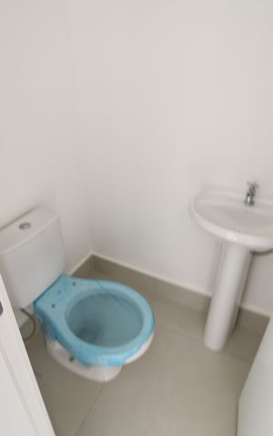 Casa de condomínio à venda com 155m², 3 quartos e 2 vagasBanheiro de serviço