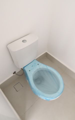 Casa de condomínio à venda com 155m², 3 quartos e 2 vagasBanheiro de serviço