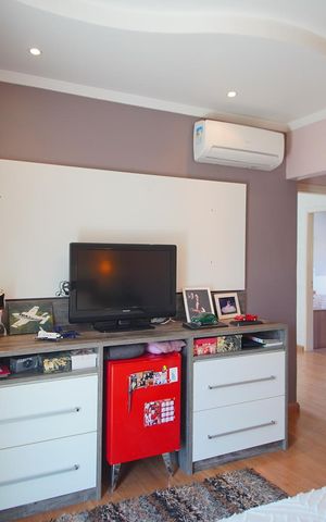 Casa de condomínio à venda com 360m², 3 quartos e 6 vagasSuíte